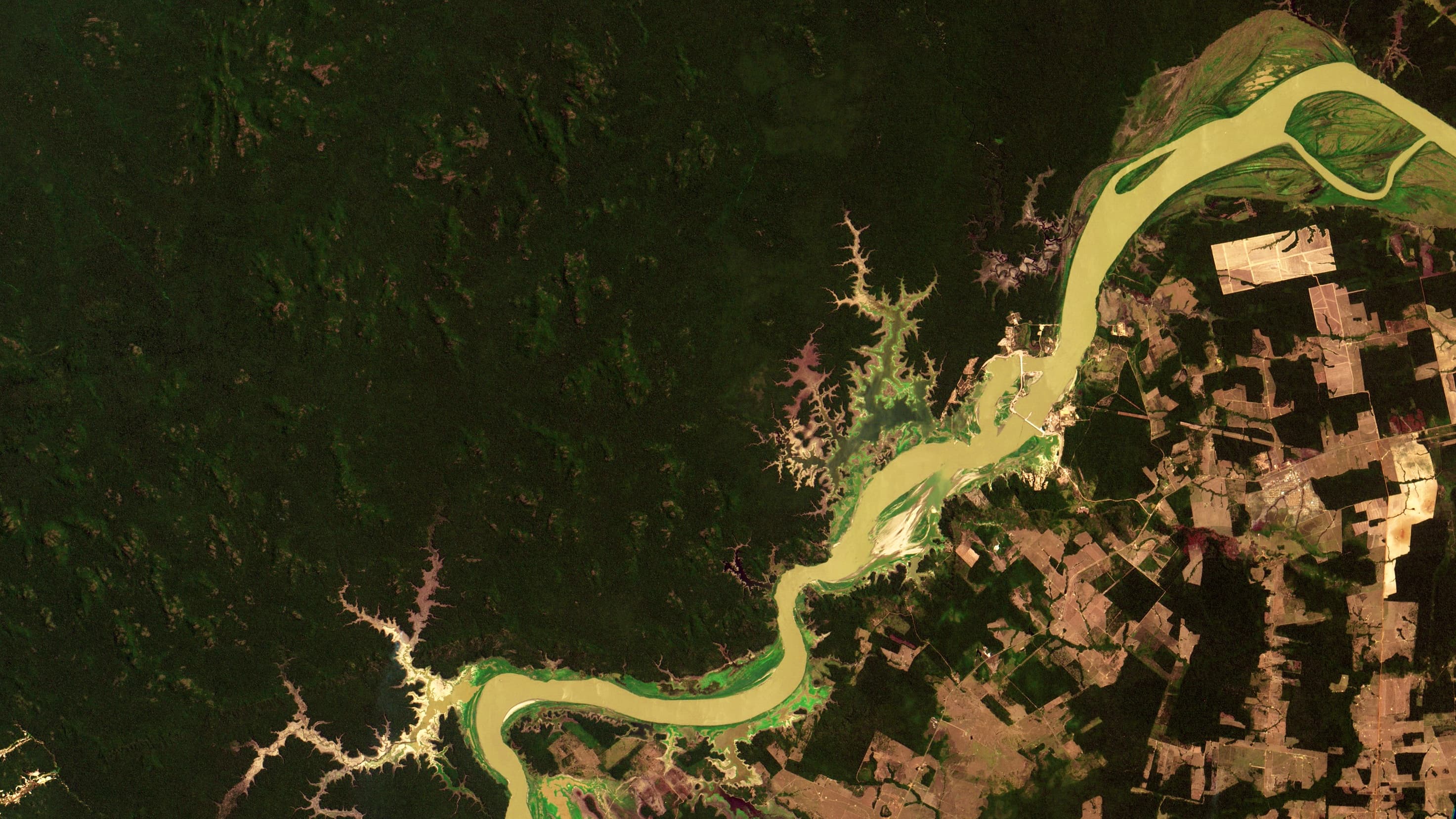 UHE Jirau — vista aérea da barragem no Rio Madeira